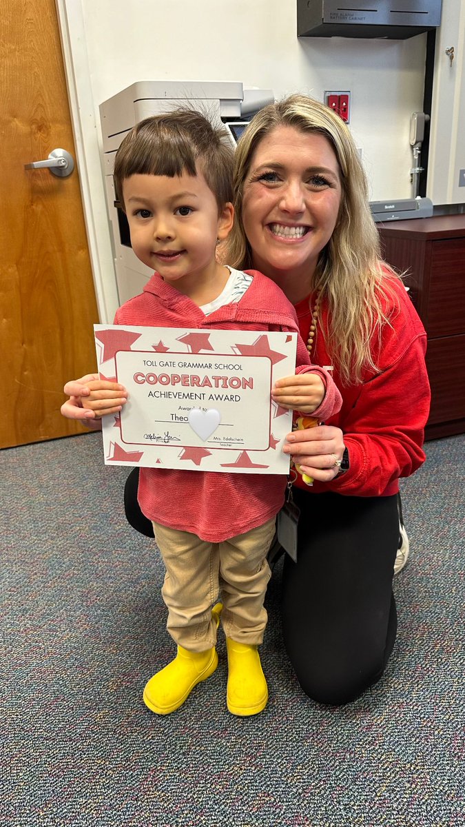 TGPeeches's tweet photo. So proud of these two for earning the Cooperation Achievement Award last month! ❤️🤍 #AMPeeches #PMPeeches @Dr_BethHoffman https://t.co/XPsNOahGUY