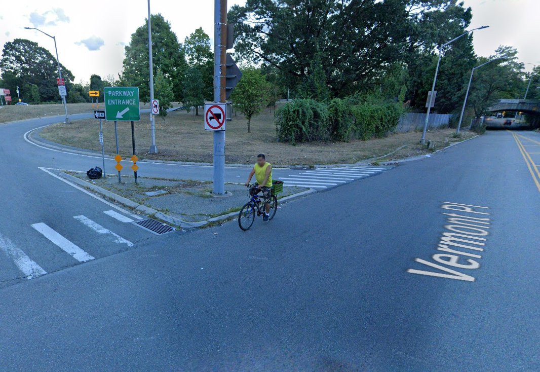 I'm unfamiliar with the Ridgewood Reservoir (never been), but I got an email about @RidgewoodRides wanting a better connection to it on Cypress and Vermont. This is what Google Streets View shows. Tell me how bikers are 'privileged.' Support them here: mobilize.us/transalt/event…