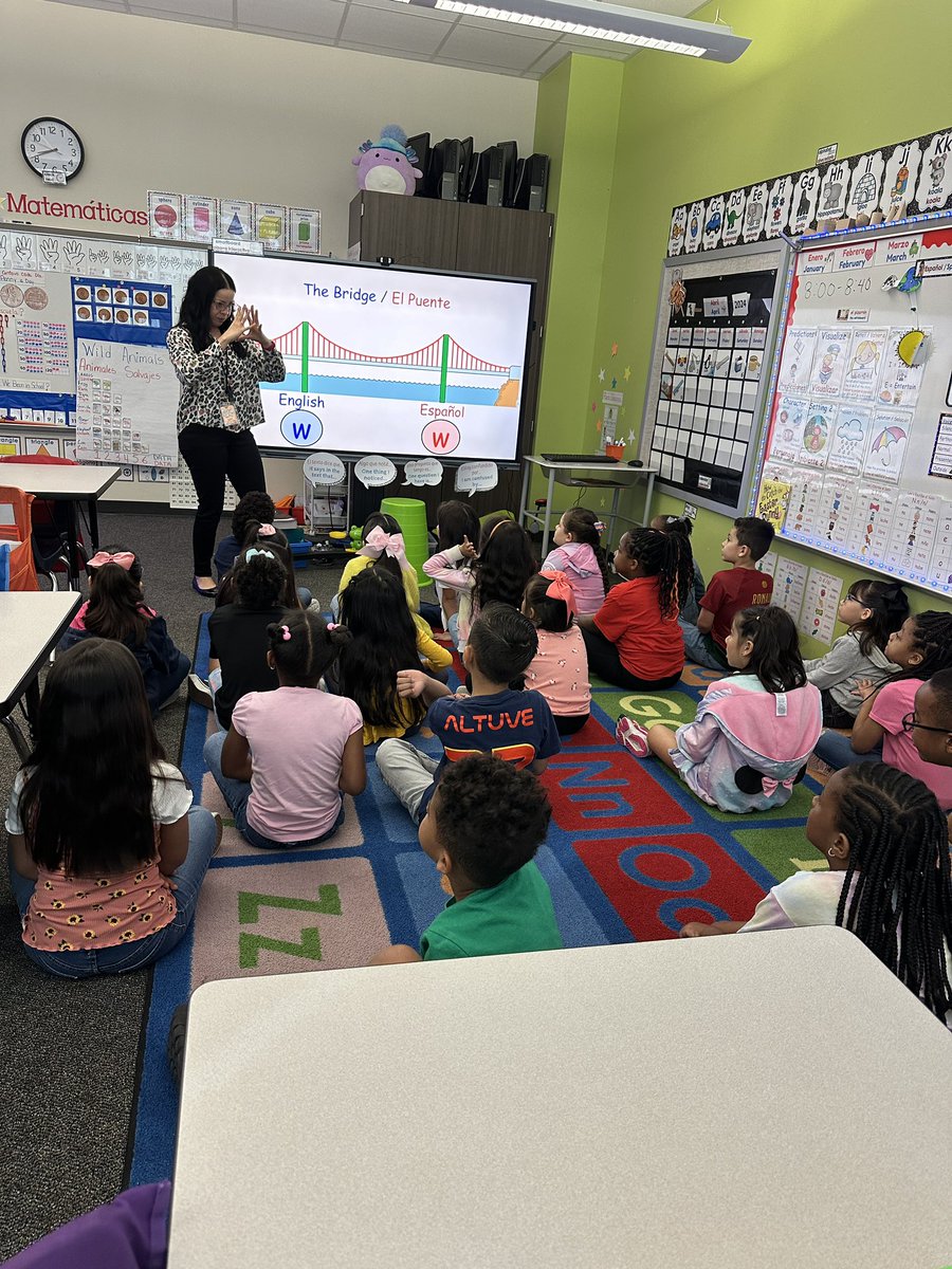 My heart is so happy! Bridging can look and be done in many ways. These amazing teachers make sure to anchor students learning when a sound transfers or not into English and Spanish. @HumbleISD_RCE @HumbleISD_Multi