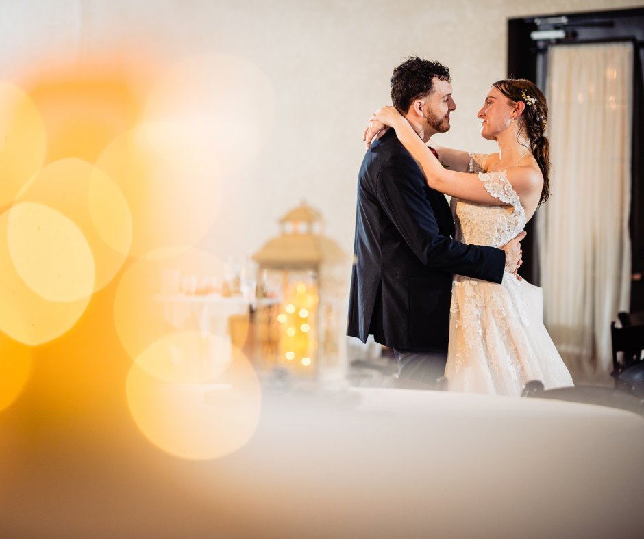 A private last dance - the perfect way to get one last moment together to take in the day! 
•
•
@BakersRanchfl 
Schedule your tour today! - bit.ly/3rjOoZI | 941-776-1460
•
•
#bakersranchwedding #allinclusivevenue