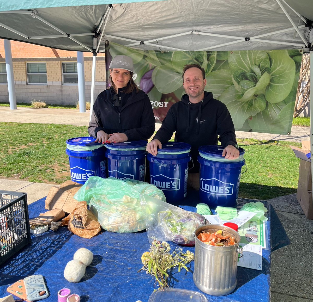 We closed out #FoodWastePreventionWeek with @MannaFoodCenter on a sunny Sunday at the Bethesda @CentralFarmMKTs where guests made their own food scrap bucket to take home! It’s important to continue learning ways to protect our planet, not just during #FWPW but all year round! 🌎