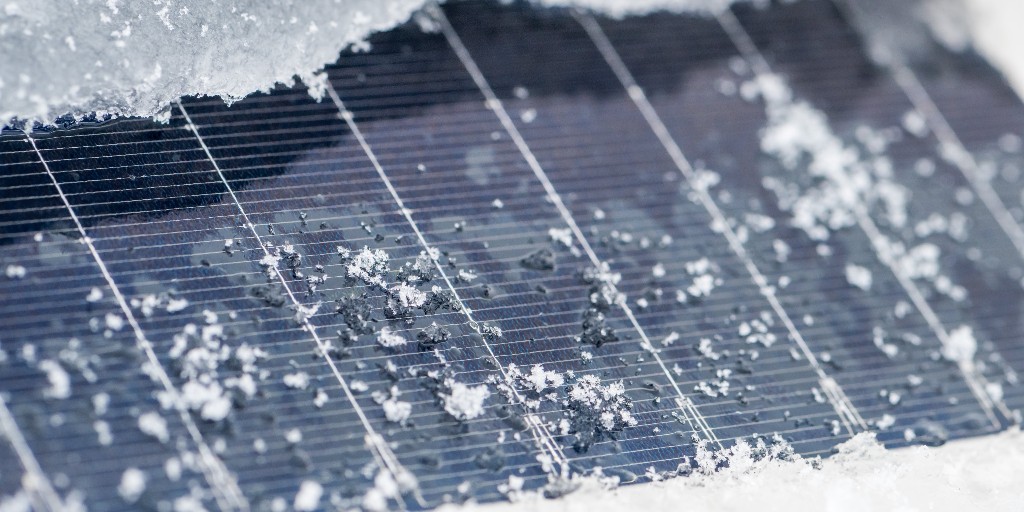 Tech researchers are utilizing the Keweenaw's snowy conditions to create energy solutions tailored to cold-climate communities in the Great Lakes region. ❄️ Learn more in the latest issue of Tech Magazine. mtu.news/MX4n50R7OoE • • • #EnergyTransition #SolarResearch