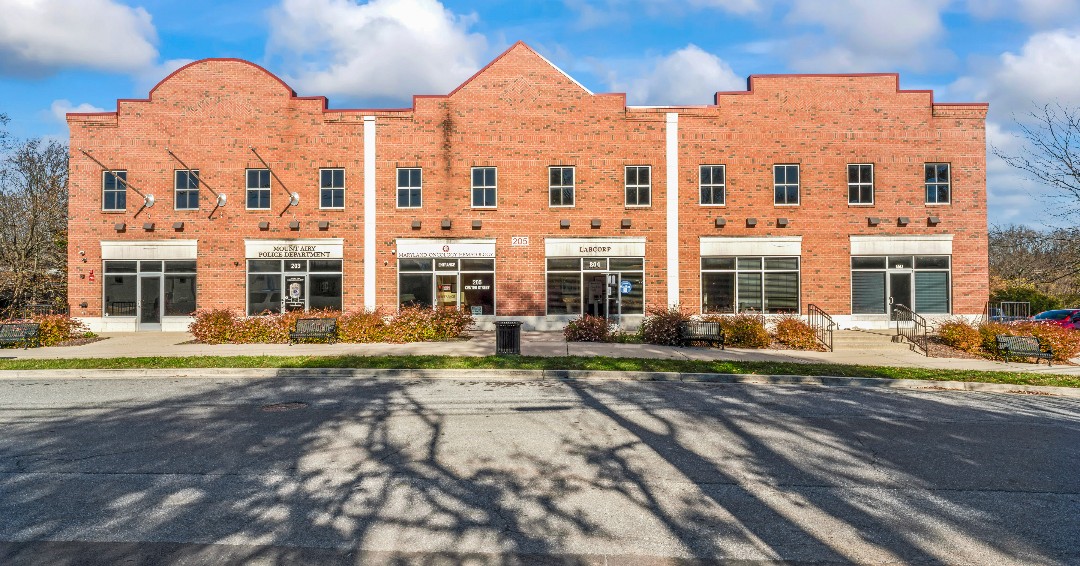 🏥🌳 Medical office building for lease! 3 floors on 1.63 acres 🚀 Tenants include Mount Airy Police Station, Lab Corp, Medical Doctors, and more! 💼 versatile zoning for various uses. 🏥🏪 💥 #MedicalOfficeBuildingForLease Address: 205 Center St Mt Airy MD Rent: $16-30/SF +NNN