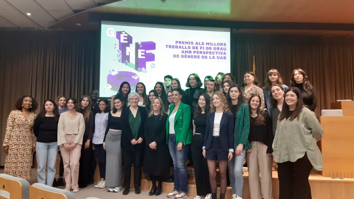 🏆Lliurats els premis als millors TFG amb perspectiva de gènere. Enhorabona a les 33 persones premiades! 👏 👏 #UAB @Observatori_UAB @culturaenviuUAB @icdones