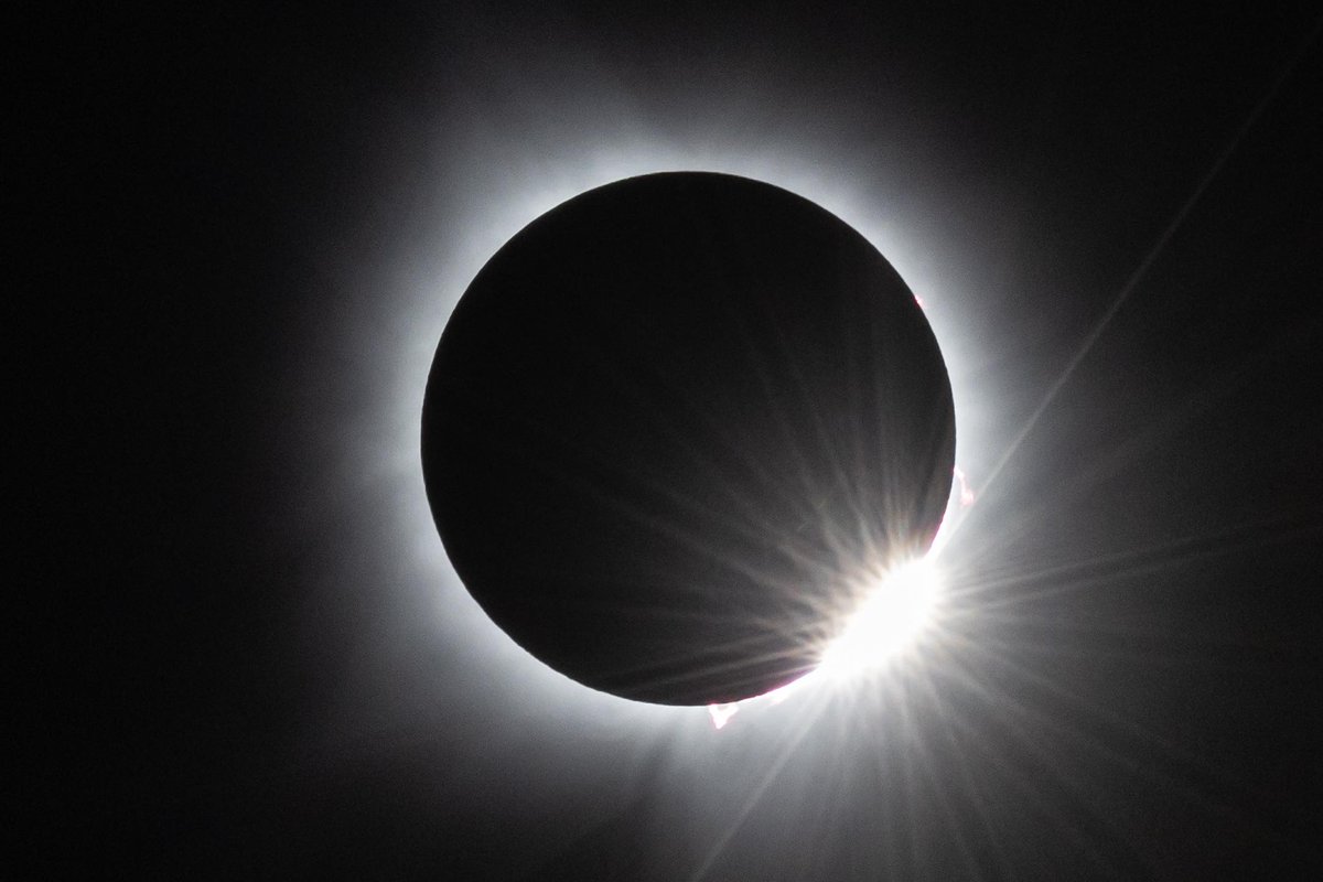 These are some of the amazing photos of the #Eclipse, taken in Arkansas yesterday. What a day! Next up on the eclipse/storm chase combo tour, there is a 10% risk of tornadoes today.