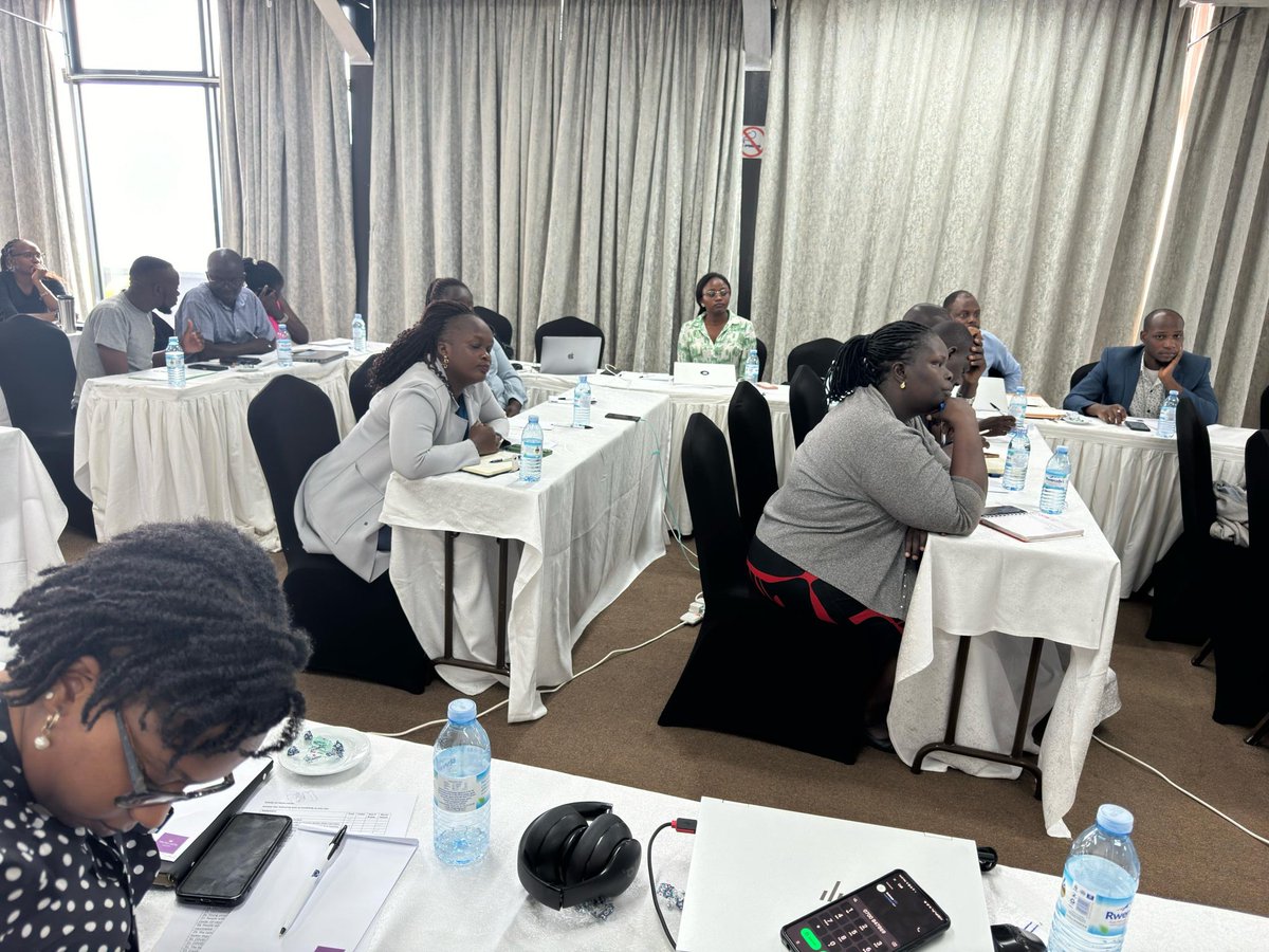 #Day1
#VaccineUptakeKampalaTraining
Misinformation & Disinformation are serious challenges faced in health & risk communication. Its important for communicators & journalists to conduct thorough fact checking before disseminating information.
@AKU_GSMC @BagumaRT @uhca_ug @praivez