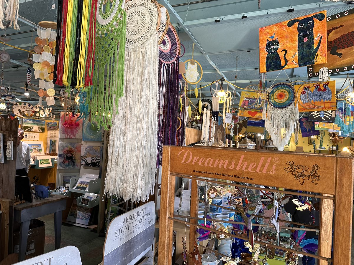 As unique an experience as you'll get on #annamariaisland. Eat, shop, decompress at Ginny and Jane E's in the town of Anna Maria. #visitbradenton #bradentonarea

ginnysandjanees.com