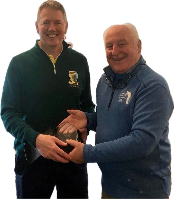 Black Bush GC were delighted to host @DublinJournosGS yesterday. They’re celebrating their 50th year this year and presented a beautiful memento to Club Captain Colin Rogers to mark the occasion. They said that we have the best greens that they have played on this year!