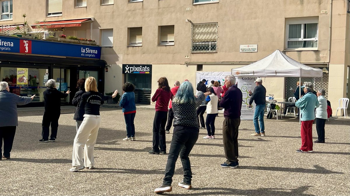 Arranca #RADARS a #VilassardeMar, en un acta en col·laboració amb el #CentreCívicsLluísJover i #Centrecívicdelpasseig amb sessió de tai-chi inclosa. La nostra companya Nuria donant suport al projecte.