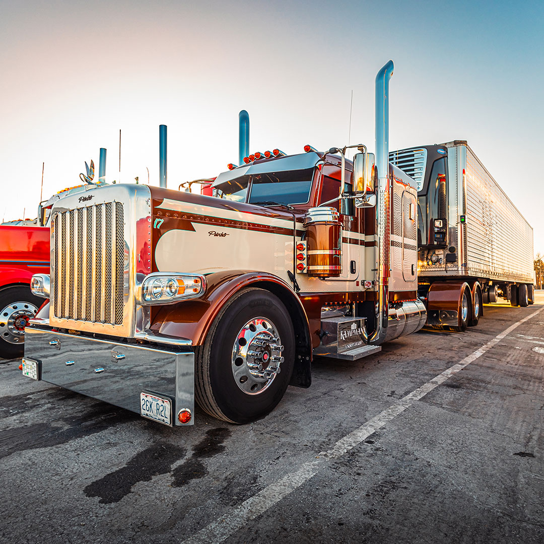 What exhaust stack style is your favorite❓

#4StateTrucks #ChromeShopMafia #chrome #chromeshop #customtrucks #semitrucks #trucking #customrig #bigrig #18wheeler #tractortrailer #largecar #cdldriver #trucker #truckers #truckerslife #longhaul #diesel