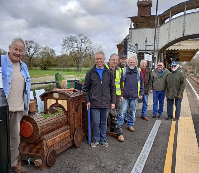 Men’s Shed volunteers and station adopters create train-shaped planter for Chappel & Wales Colne rail station shorturl.at/hpvY0 #menssheds #cymru #britishrail