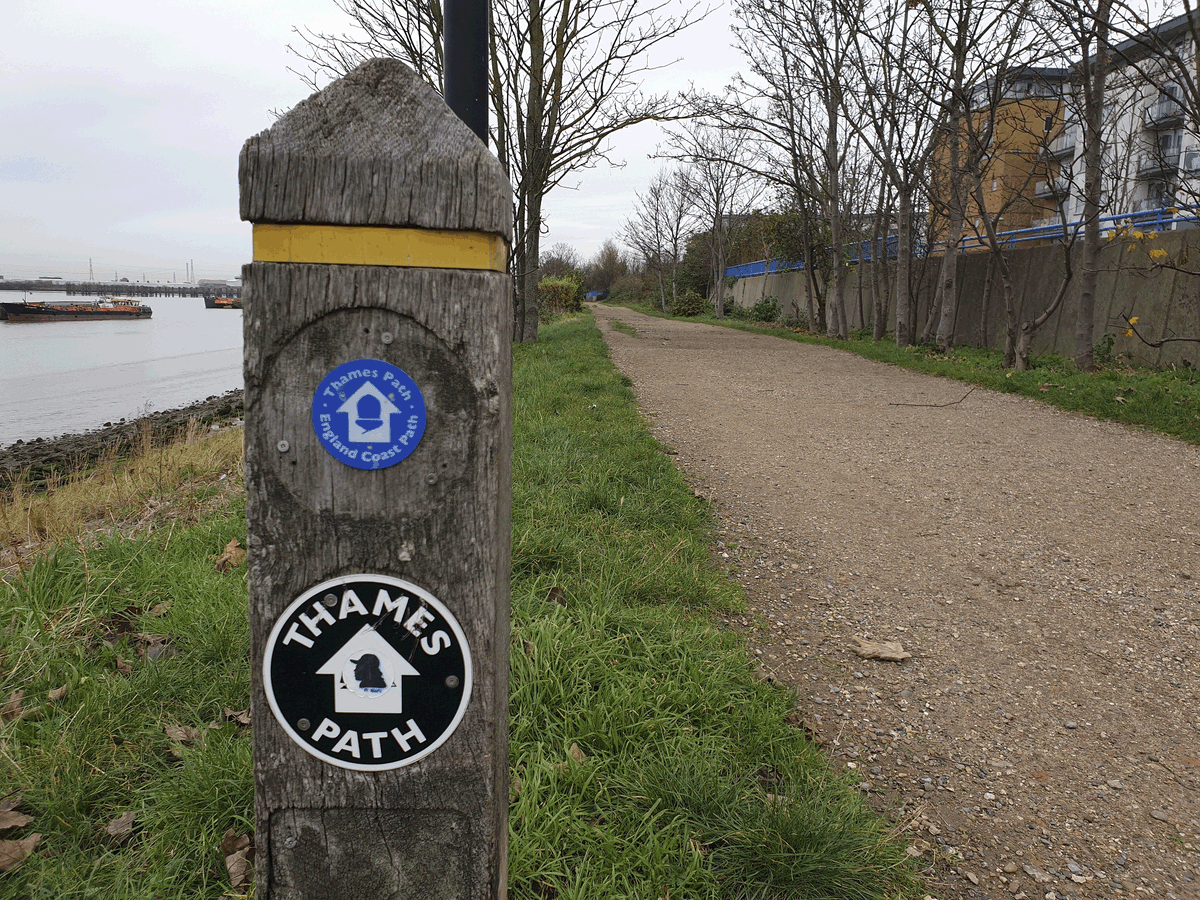 Explore the charm of the Thames with our #ActiveThames walks, offering an ideal opportunity to join @GoJauntly's 'Sunshine Challenge' this spring and summer!

Learn more ➡️ hubs.la/Q02sfvhn0

#DestinationThames #ThamesVision2050 #walking

Photo: Wendy Tobitt