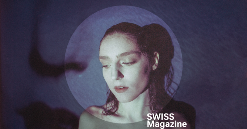 Great music, breathtaking location and amazing acts, this describes Zermatt Unplugged. 🗻🎶 Birdy is performing this year, and she tells us about her travel preferences. ✈ Read more here: bit.ly/4arTgTG #flyswiss #SWISSmagazine #ZermattUnplugged