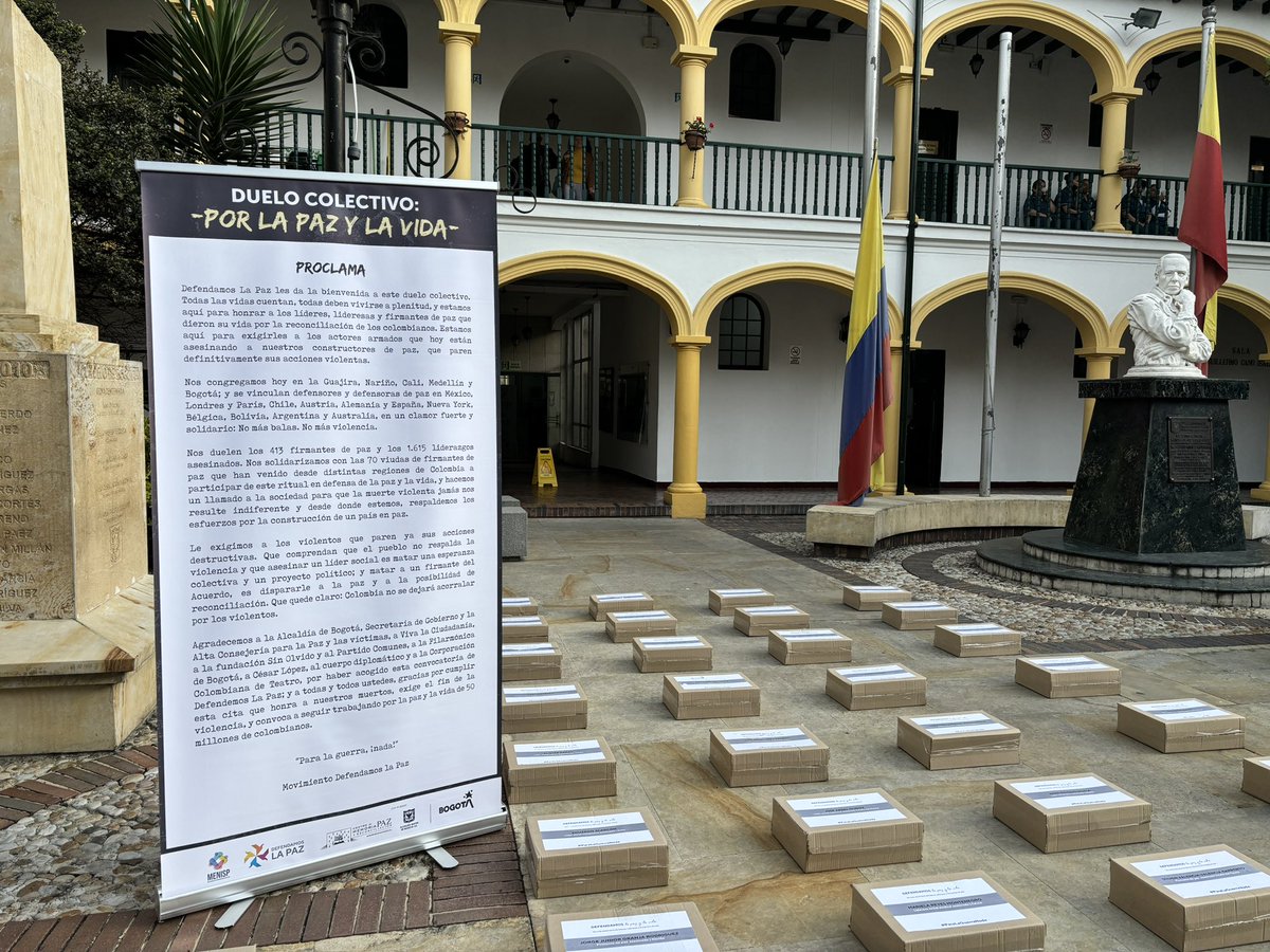 En este #9deAbril, día de la memoria y solidaridad con las víctimas del conflicto armado, el “duelo colectivo: por la vida y la paz” se toma el @ConcejoDeBogota para recordar la vida de los liderazgos sociales y firmantes de paz asesinados desde el 2016. 

#BogotaTejidoDePaz