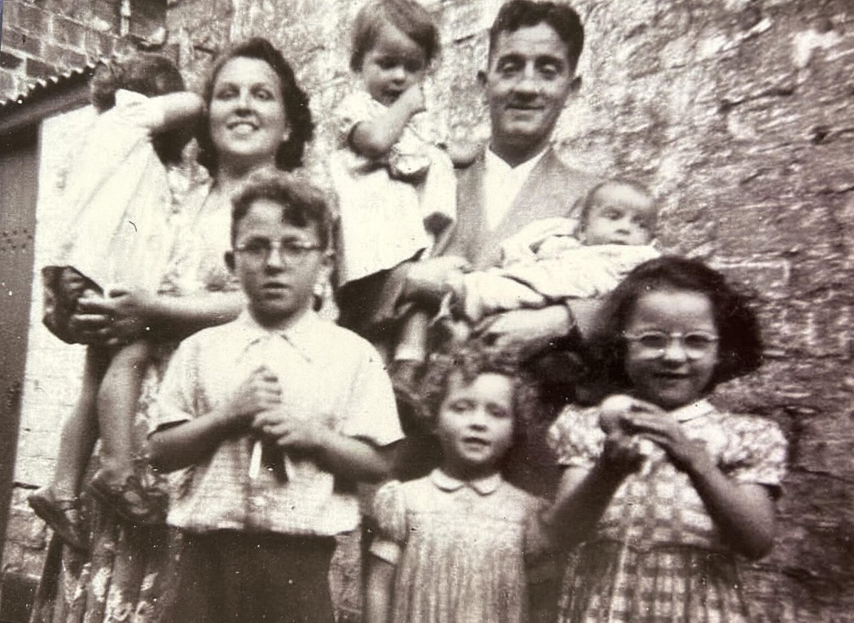It was sunny that day. I was probably about 3 years old. My memory is vague, but it is certainly my 1st ever memory. The summer of 1963 in #Belfast in our back garden 👉museumofchildhood.ie/stories-of-our… #Snapshot #Family #Child #MuseumOfChildhoodIreland #MúsaemÓigeNahÉireann #TheWaltons
