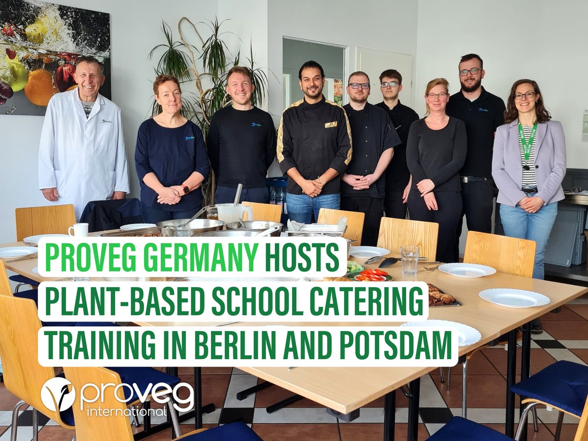 School’s in session!🌱 @ProVeg_DE hosted school caterer training sessions in Berlin and Potsdam which was a huge success! The team provided insights on the impact of food choices and a hands-on #CookingClass. Here’s to more successful work towards changing our #FoodSystems! 🙌🏼🙌🏾