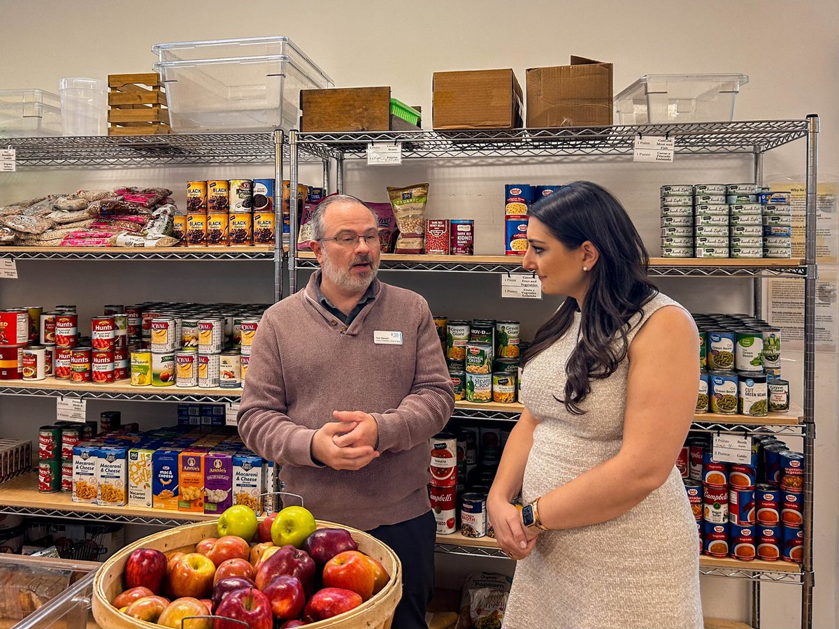 The high cost of living in San Diego means many people struggle to put food on the table. So it was great to visit @JFSSD's Corner Market, where shoppers can get free nutritious food, and hear more about their transition to Corner Market+, which will provide wraparound services.