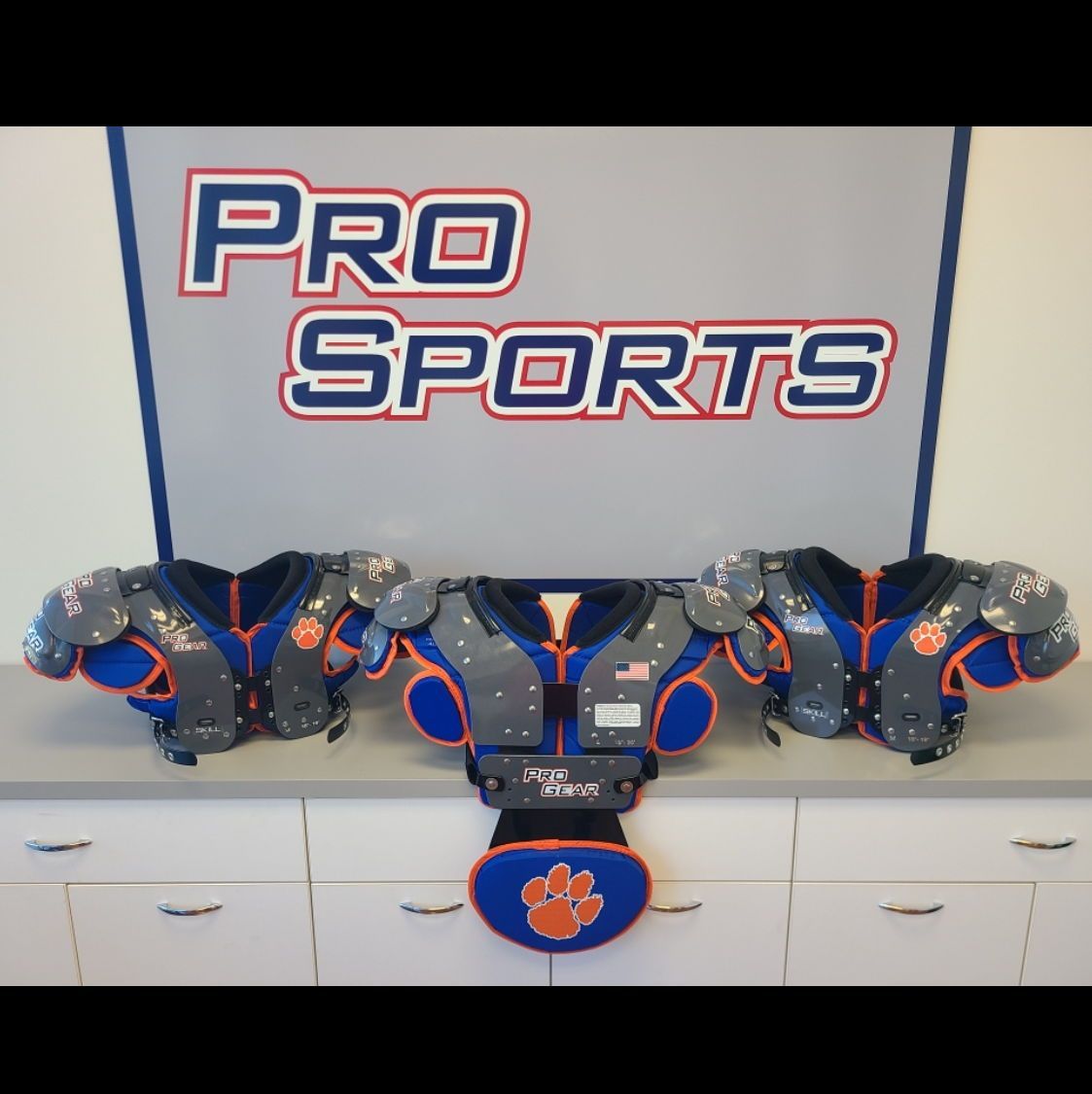 @CedarFootbal, look out for a #ProSportsCustoms shipment heading your way!🐆🏈

Shoutout to Mike Nelson (@ProGearNellie) and Klay Killingsworth (@KlayK_97) at @BakersSports for making it happen!

@CedarShoalsHS

#KnowTheLogo #MadeInTheUSA #HighSchoolFootball #OneCedar