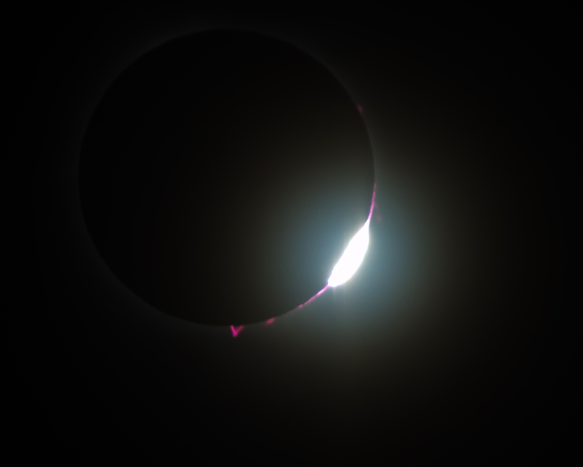 @NationalEclipse Saw totality in Robinson, IL. These are handheld shots from my camera. The diamond ring with less glare was processed a bit. The other two are originals except for being cropped.