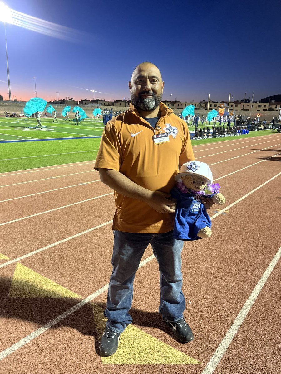 Happy Birthday @MEstrada_RHS!!! Have a fantastic day!! Thank you for everything you do for #riverside4ever! @RangerFtbl