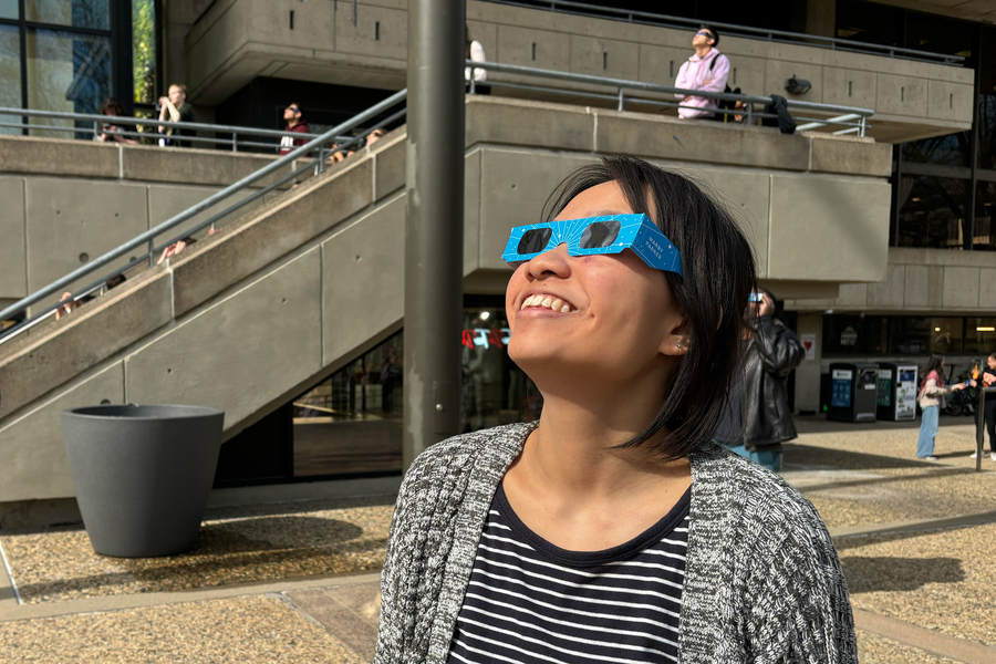 The stars and other celestial objects truly aligned on MIT’s campus Monday. After a weekend of rain, the community was treated to clear skies and high temperatures to view the only partial eclipse for the next 20 years. 🌒mitsha.re/heXO50RboAq