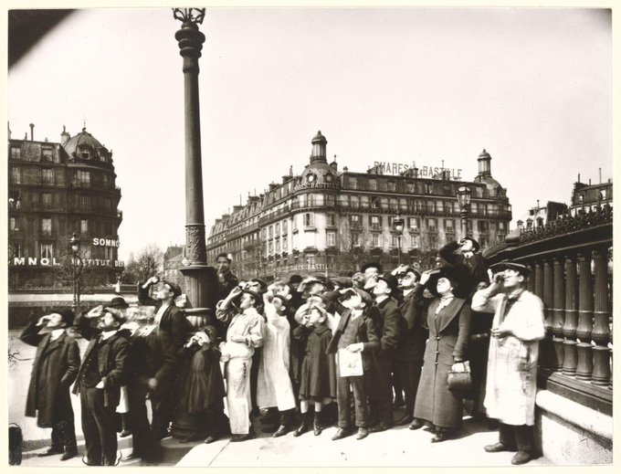 Eugene Atget, Eclipse 1911 (Paris) [HT: @V_and_A]