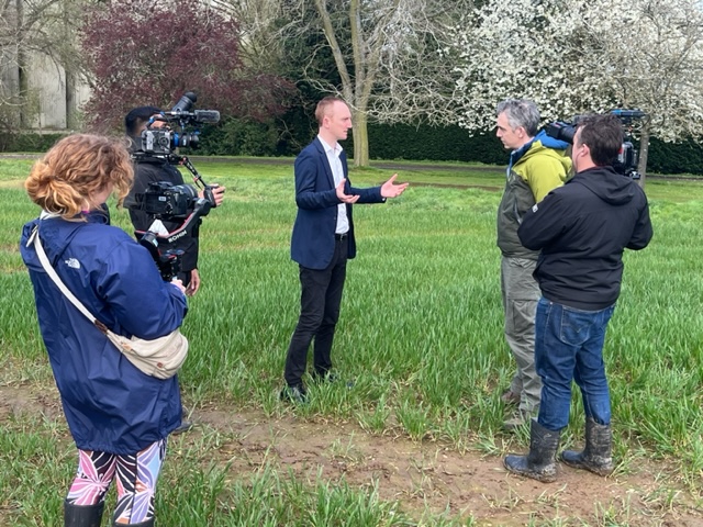 📺Tune in to @BBCTheOneShow tonight to catch our Director of Economics & Analysis, David Eudall! He'll be shedding light on the challenges farmers face due to the persistent wet weather including the effects on crops, the need for imports, turning livestock out, and consumers. 🌧️