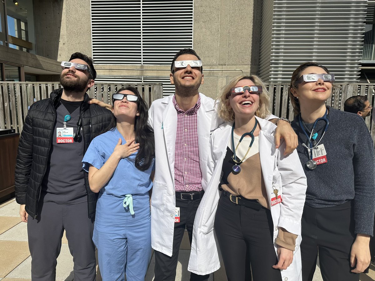 SalemIMres's tweet image. Total Eclipse of our Salem Hearts 🌎🌑☀️ #eclipse #MedTwitter #InternalMedicine #salemhospital #massgeneralbrigham