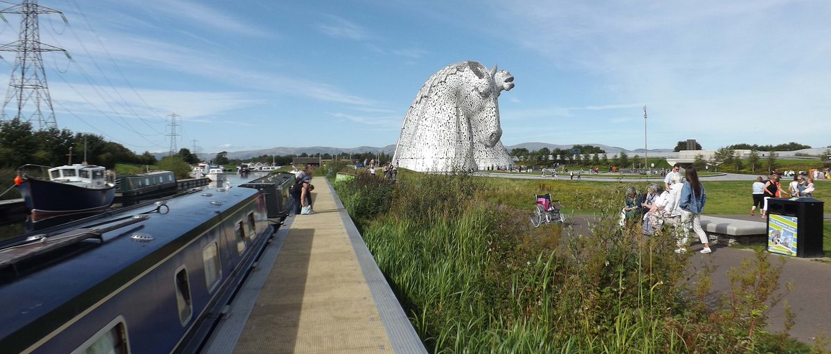 The Kelpies in central Scotland with 17 large images like walking around - flickr.com/photos/1515244…