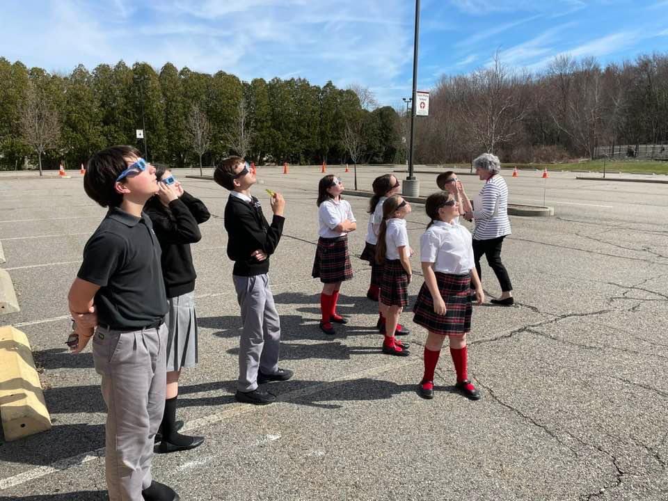 Eyes were to the sky over here on Putnam Pike 🕶️ #Eclipse2024