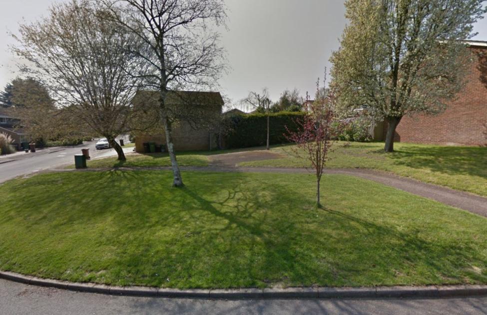 Plans have been submitted to St Albans council for two new homes to be constructed on garden land in Antonine Gate. dlvr.it/T5H1KP