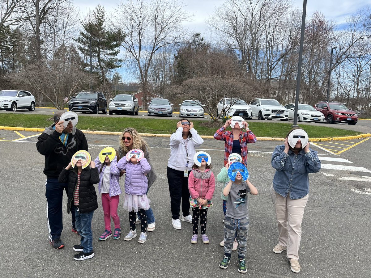 cmoretti66's tweet photo. Hawley watched the Solar Eclipse- students were Amazed. #leadlap #Eclipse2024 #elementaryprincipals https://t.co/e6E6SK1isG