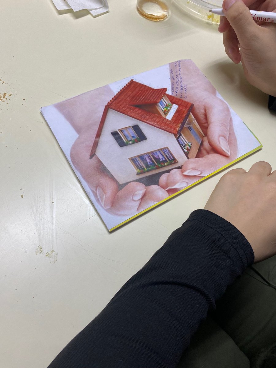 Hoy, celebramos el final del proceso en el Servicio de Transición (cofinanciado por <a href="/iberdrola/">Iberdrola</a>) de una joven.  ¡Felicidades, Yasmin por el proceso de crecimiento tan bonito que has vivido! Te deseamos éxito en esta nueva fase de tu vida. !Estamos Orgullosos/as!
<a href="/FundacionAdsis/">Fundación Adsis</a>