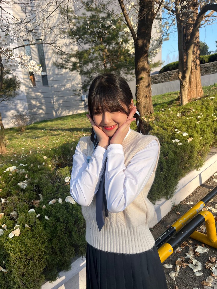 Busters_idol's tweet photo. [#나미]
난 벚꽃 좋아 ~🌸🌸

#BUSTERS #버스터즈 #バスターズ
#NAMI #나미 #ナミ https://t.co/sbQerOVb90