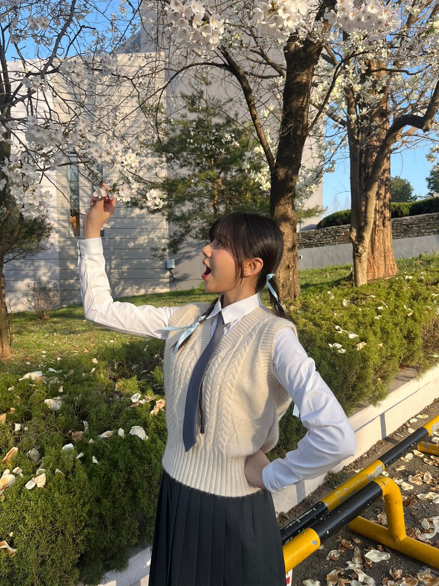 Busters_idol's tweet photo. [#나미]
난 벚꽃 좋아 ~🌸🌸

#BUSTERS #버스터즈 #バスターズ
#NAMI #나미 #ナミ https://t.co/sbQerOVb90