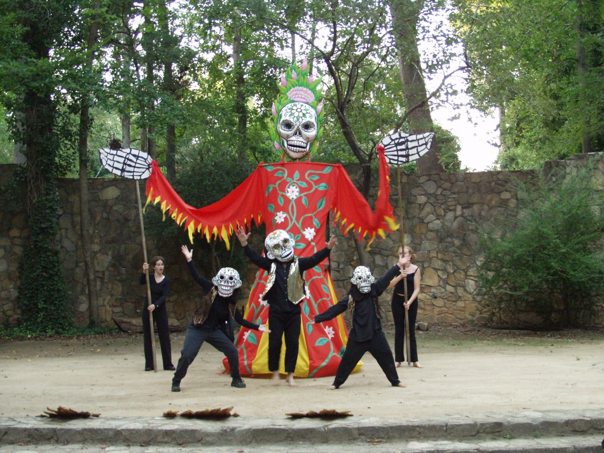 Our team is  so honored to collaborate with the Paperhand Puppet Intervention on the  most ambitious project in our history. Together we'll be teaching the  world how to fight corporations and win. 

Please support their annual kickstarter if you have the means! Link in bio.