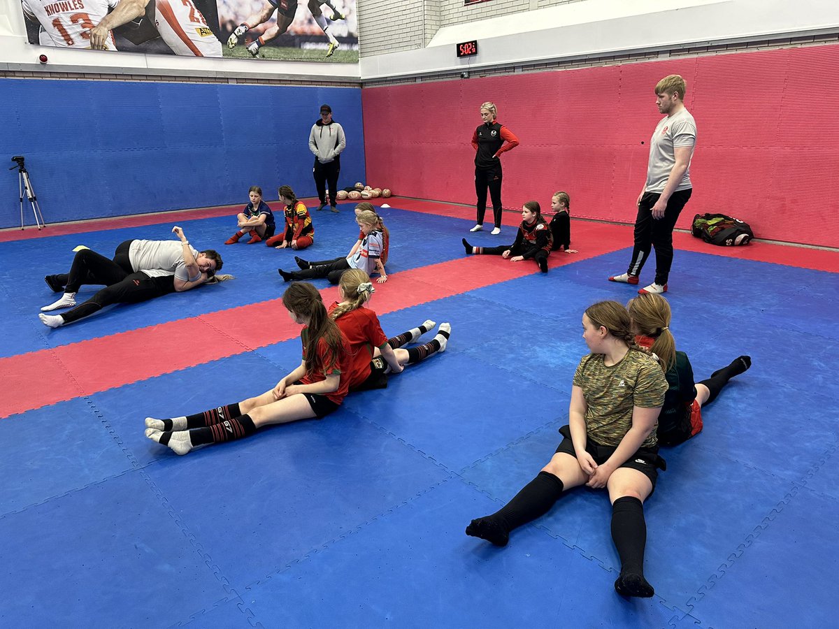 🙌 A successful day of Girls Junior Rugby League Camps at Cowley today! Thanks to everyone who came! 🤝 #Saintsandproud