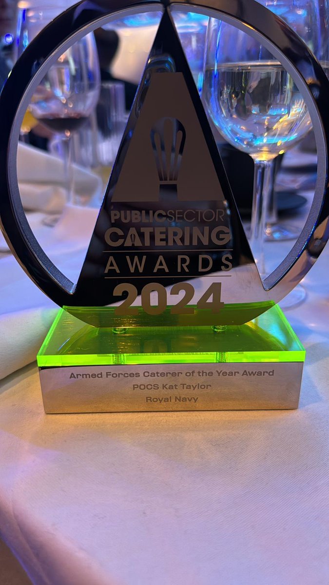 Congratulations to HMS Trent's Catering Manager, Petty Officer Cat Taylor, the newly crowned Armed Forces Caterer Of The Year.👑BZ Cat @RoyalNavy #TeamTrent #FwdDeployed