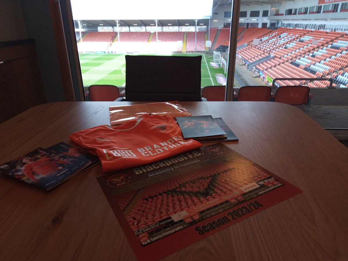 Big day for one young foundation player after successful trial @BFCYouthAcademy he's local boy and #blackpool fan #TangerineFootprint #recruitment #talentID #scout #scouts #scouting #BFCAcademy #blackpoolfc #seasiders #UTMP 🍊⚽📝