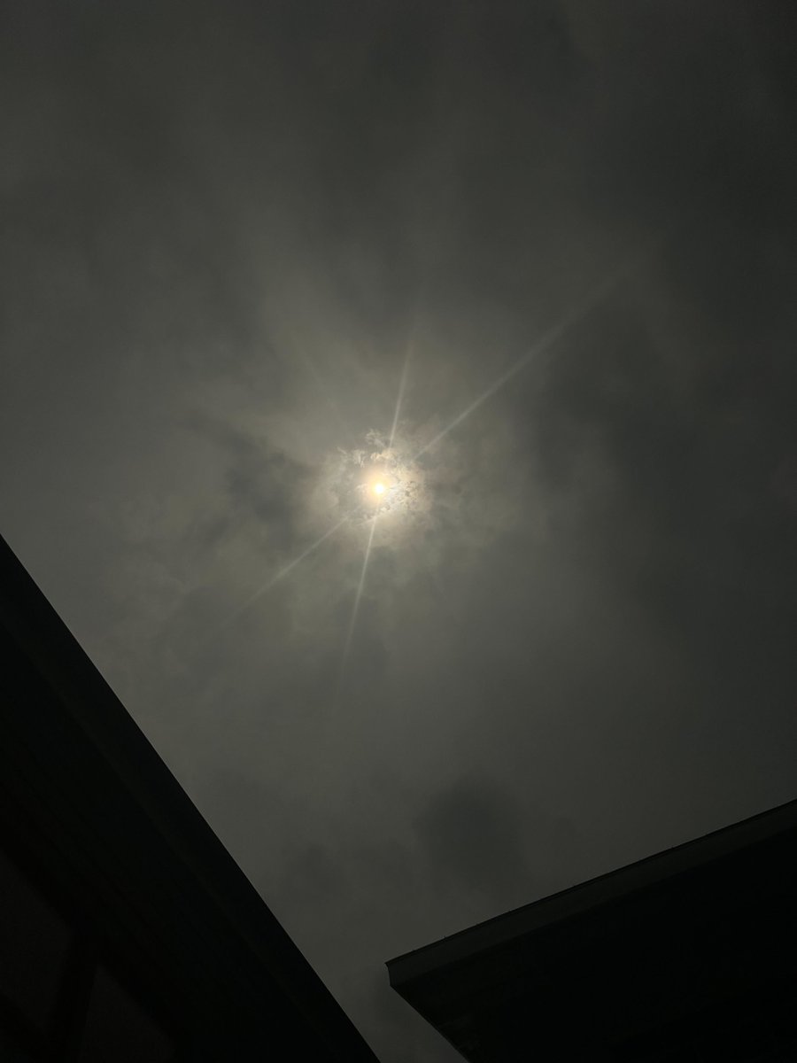 DallasExpress's tweet image. #DXEclipse photo from @SydneyAsherDX!