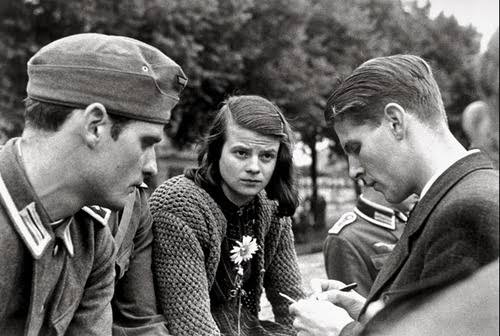 Reminds us of Sophie Scholl and her White Rose resistance network against the Nazi regime...