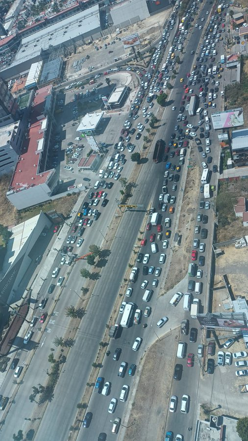 CarlosEn917Mix's tweet photo. Primer semana del #regresoaclases y hay tráfico en la ciudad. Usando el #EsDeChavoRock comparte la foto de como te tocarón las calles en la ciudad para armar nuestro cuadro de honor. Gracias #RocioAlva #Josh #CarlosV #JazminG https://t.co/ORfakOuCem