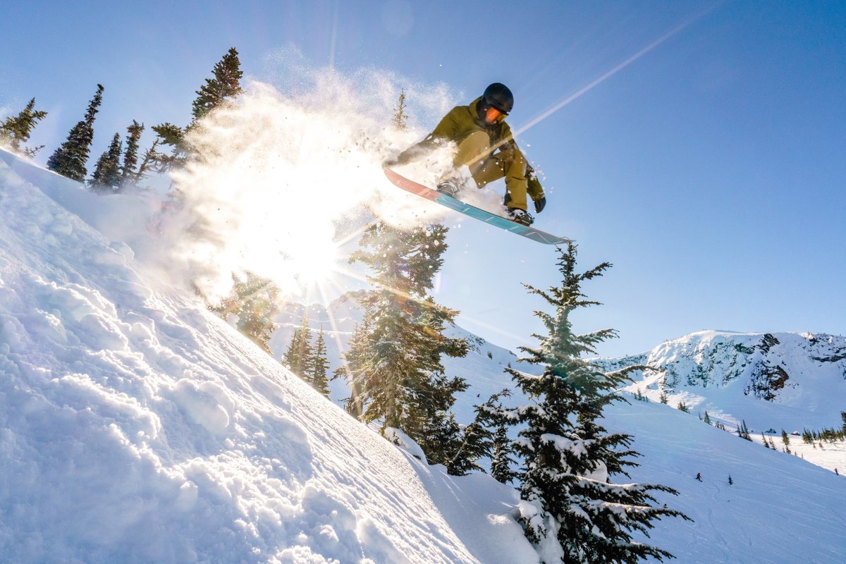 From now until April 14th, join Whistler, #BritishColumbia in celebrating the spectacular World Ski & Snowboard Festival! A celebration of arts, culture, music, and of course sports! Hit the slopes, try yoga, engage in après activities, and more!🏂⛷️