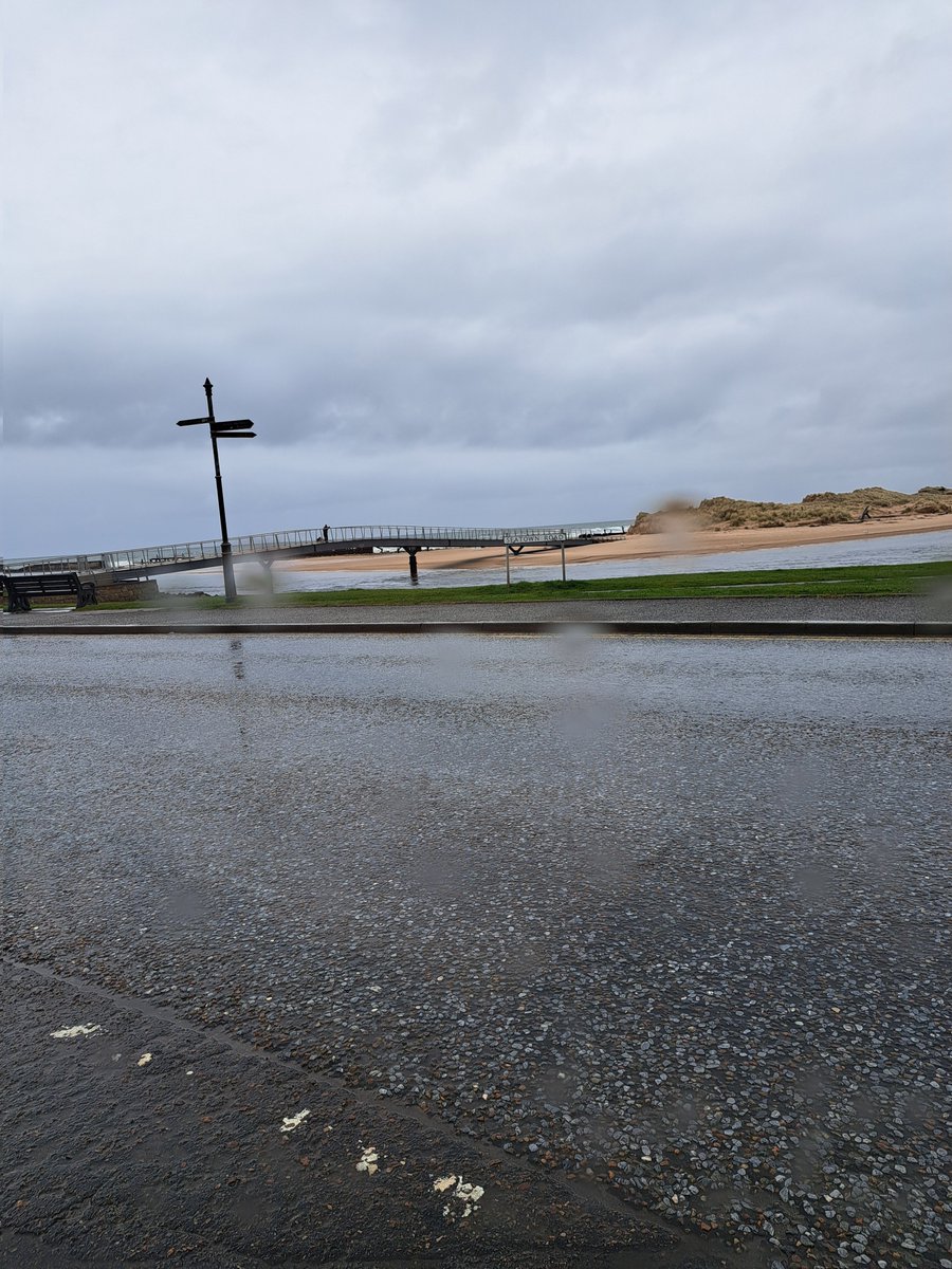 'Don't put off to tomorrow what you could do today'

So yesterday was a good beach day, yet I said nah I'll just go on the treadmill for quickness and go down the beach tomorrow 

*sigh*

#scottishlife #scottishweather #rainfordays #lossiemouth #moray #scotland #scottishbeaches