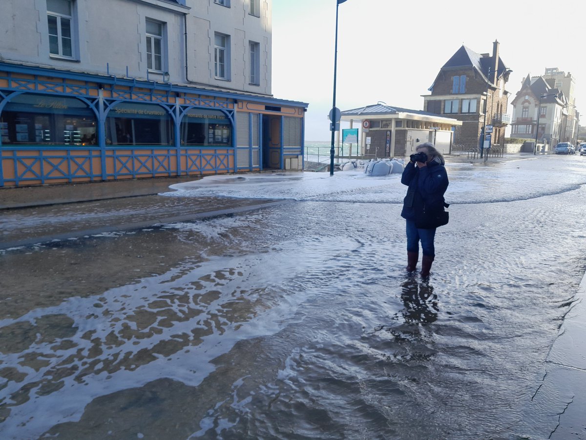 DavidPoncet's tweet image. Les "joies" de la submersion
#TempêtePierrick #SaintMalo