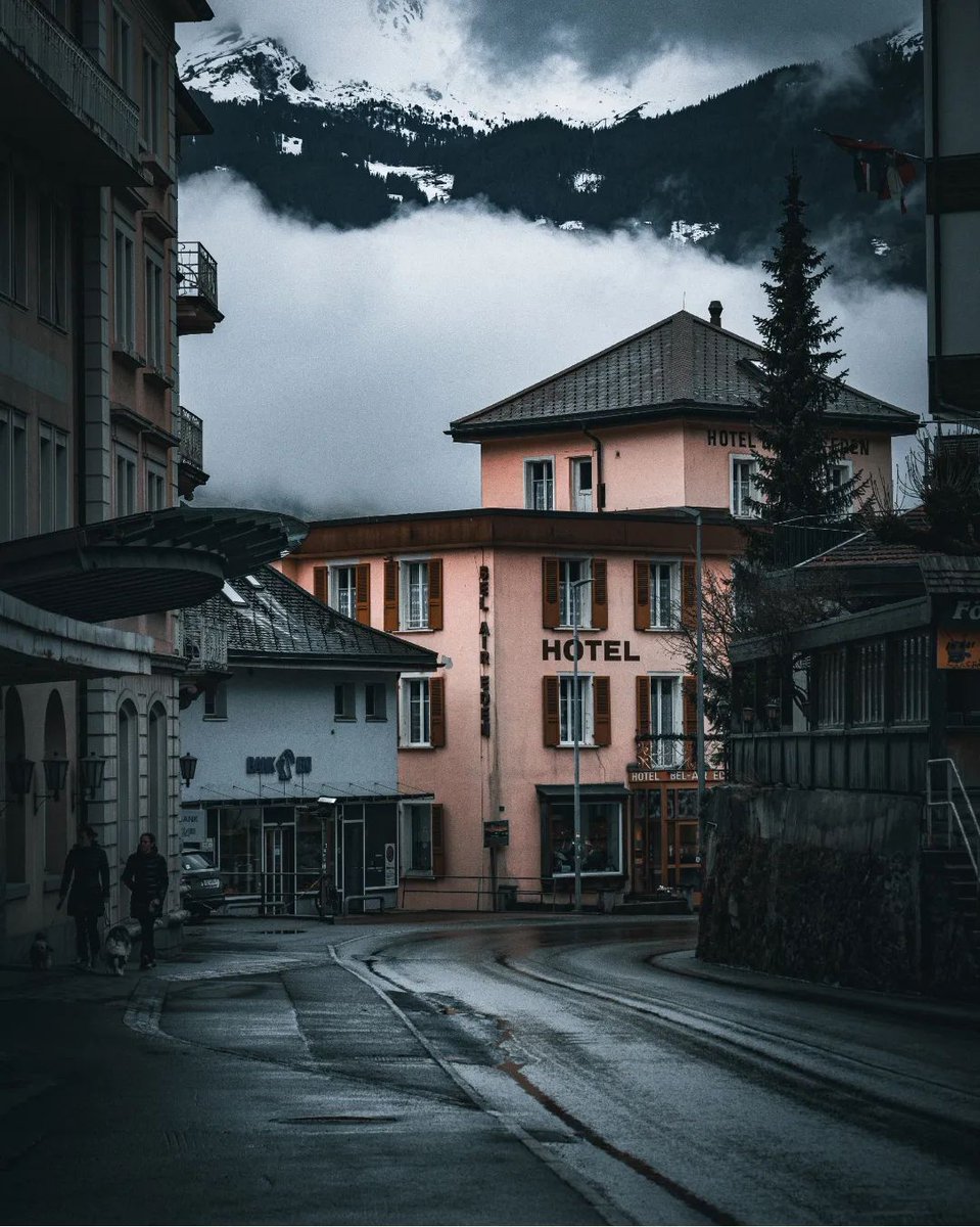 A rainy day in grindelwald 🌦️ 🏔️ @GrindelwaldCH | @madeinbern | @MySwitzerland_e #jungfrauregion #grindelwald #eiger #swissalps #madeinbern #inLOVEwithSWITZERLAND Photo by: instagram.com/bill_lezos/