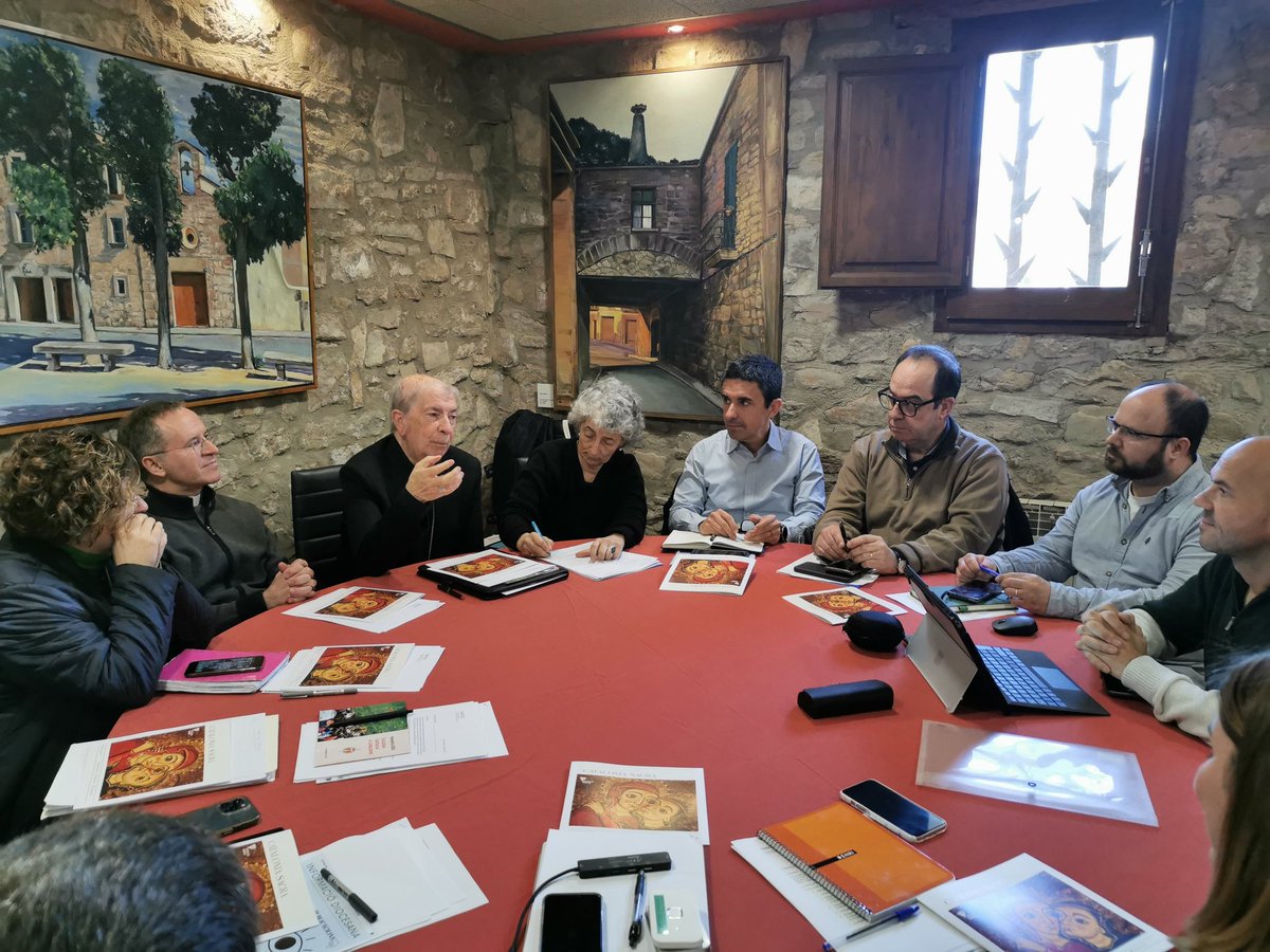 bisbatsolsona's tweet photo. Avui els delegats diocesans de mitjans de comunicació social #simcos han fet la seva reunió a #Jorba amb la presència també de @cataloniasacra @giecatalunya https://t.co/xMoZRToiWh