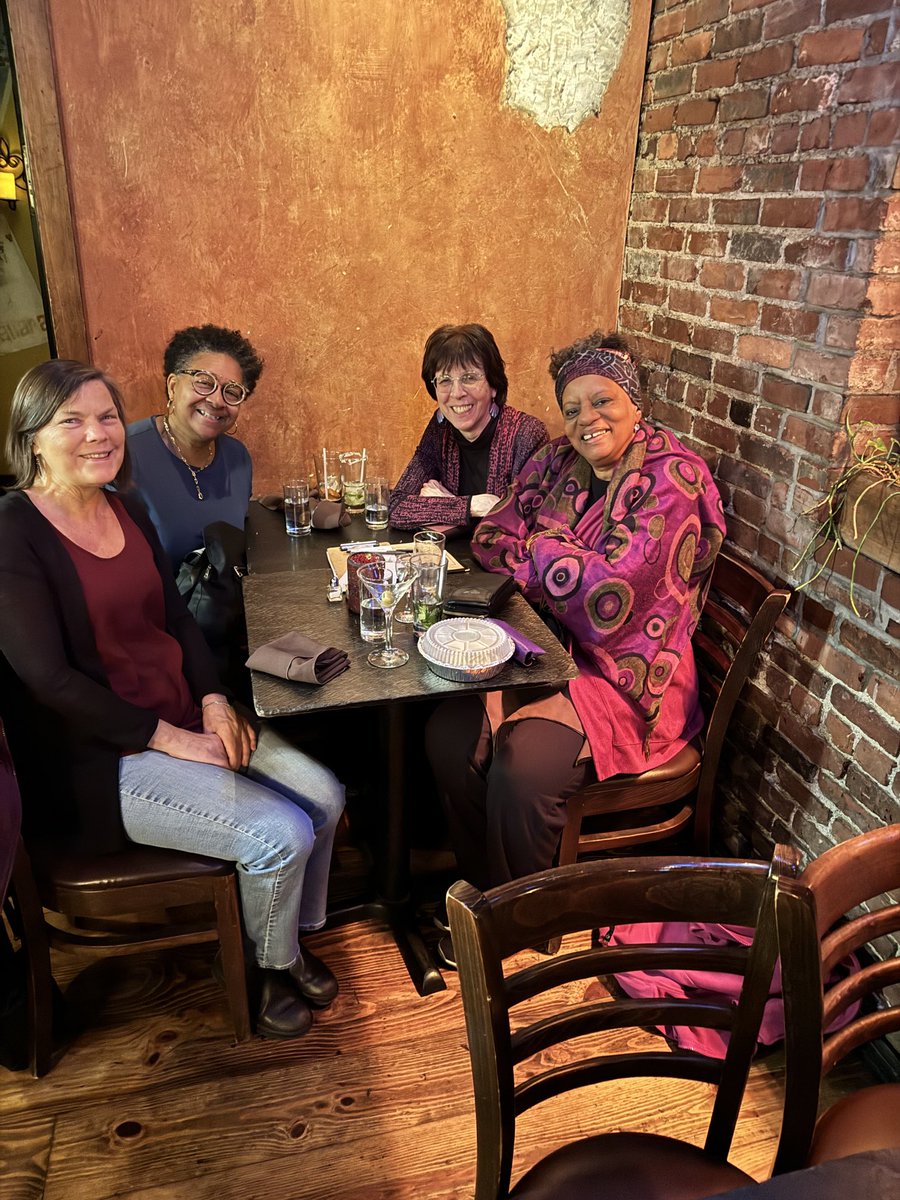 So wonderful to break bread with my amazing#Shaw54th colleagues last night! NPS’s brilliant Liza Stearns and our terrific communications, community engagement, and event planning consultants Kelley Chunn and Lynn DuVal Luse. #FOPG #threeparks #Friends