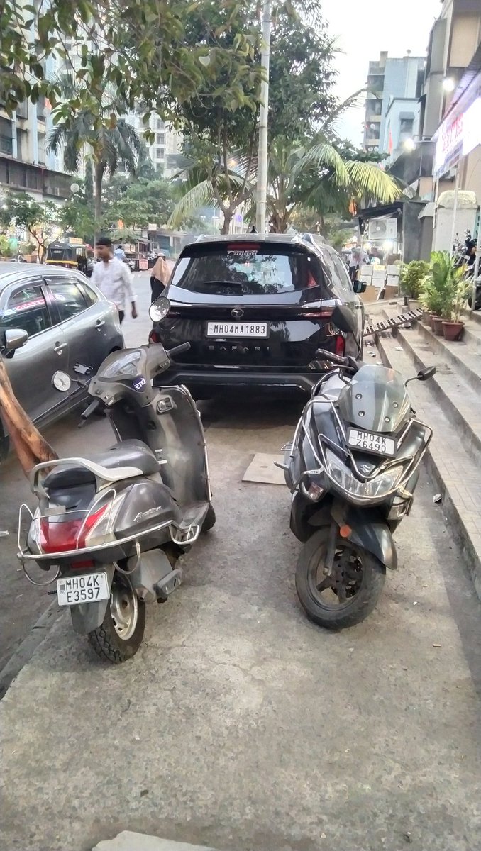 vinitpandya35's tweet photo. @MumbaiPolice @MTPHereToHelp @ThaneCityPolice @MMVD_RTO @Thane_R_Police

Hi, car along with scooters are parked on the footpath, Location:- Ramdev Park, Mira Road. 

For your necessary action please. https://t.co/jfC8rrfNgw