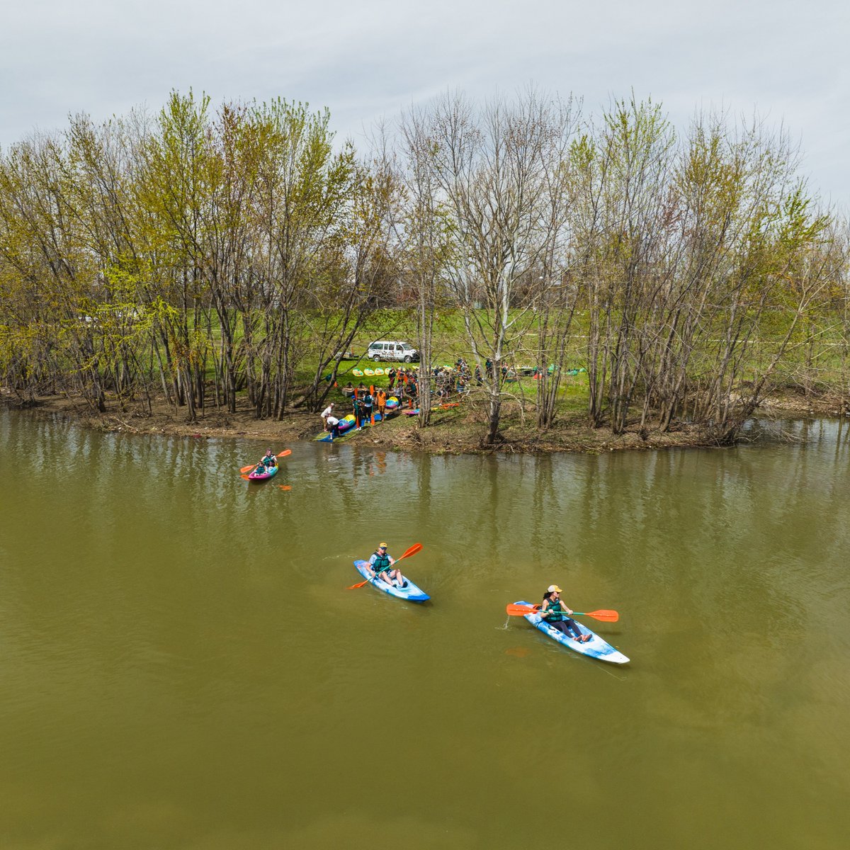 The most unique way to see the total solar eclipse was with <a href="/Franks_Livery/">Frank's Paddlesports Livery</a> at #Lunacy. A fleet of canoes, kayaks, and paddleboards set out for an adventure during this once-in-a-lifetime event!

📸  Daniel Woody